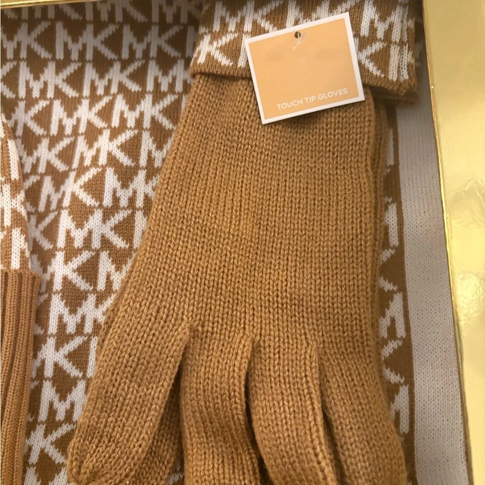 NEW Michael Kors Tan Hat, Scarf, and Glove Set